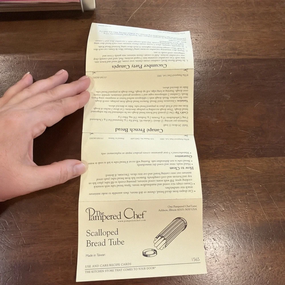 Pampered Chef Scalloped Bread Tube #1565 Loaf Pan & Use/Care/Recipe cards